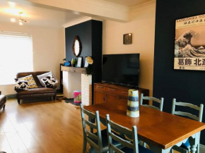 Spacious 3 bed house near beach!